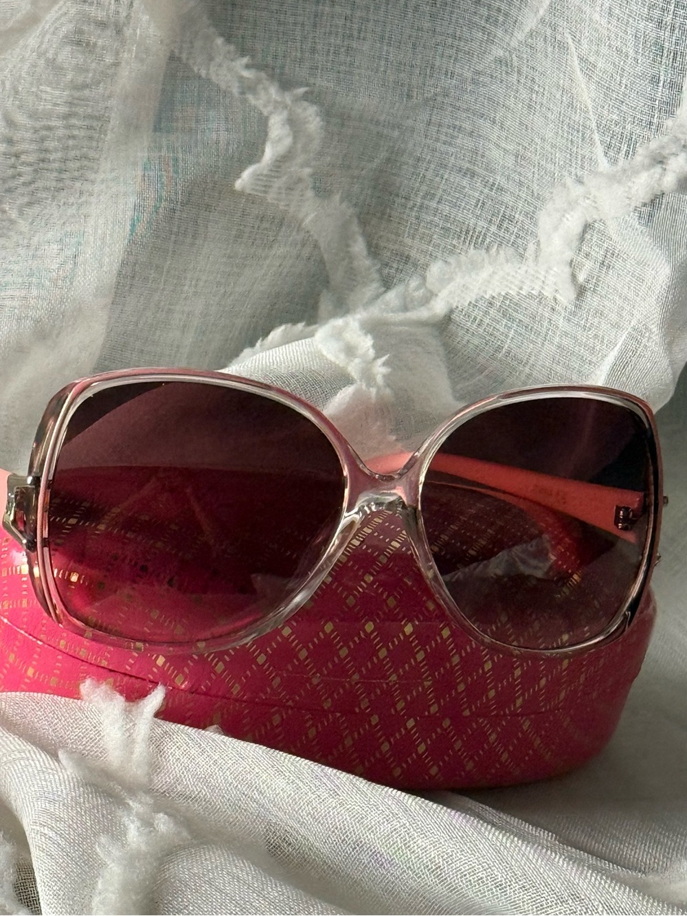 Giselle Women's Classic 90’s Butterfly Diva Y2K Pink Gradient Lens Sunglasses